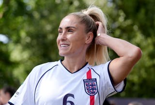 Steph Houghton aus England